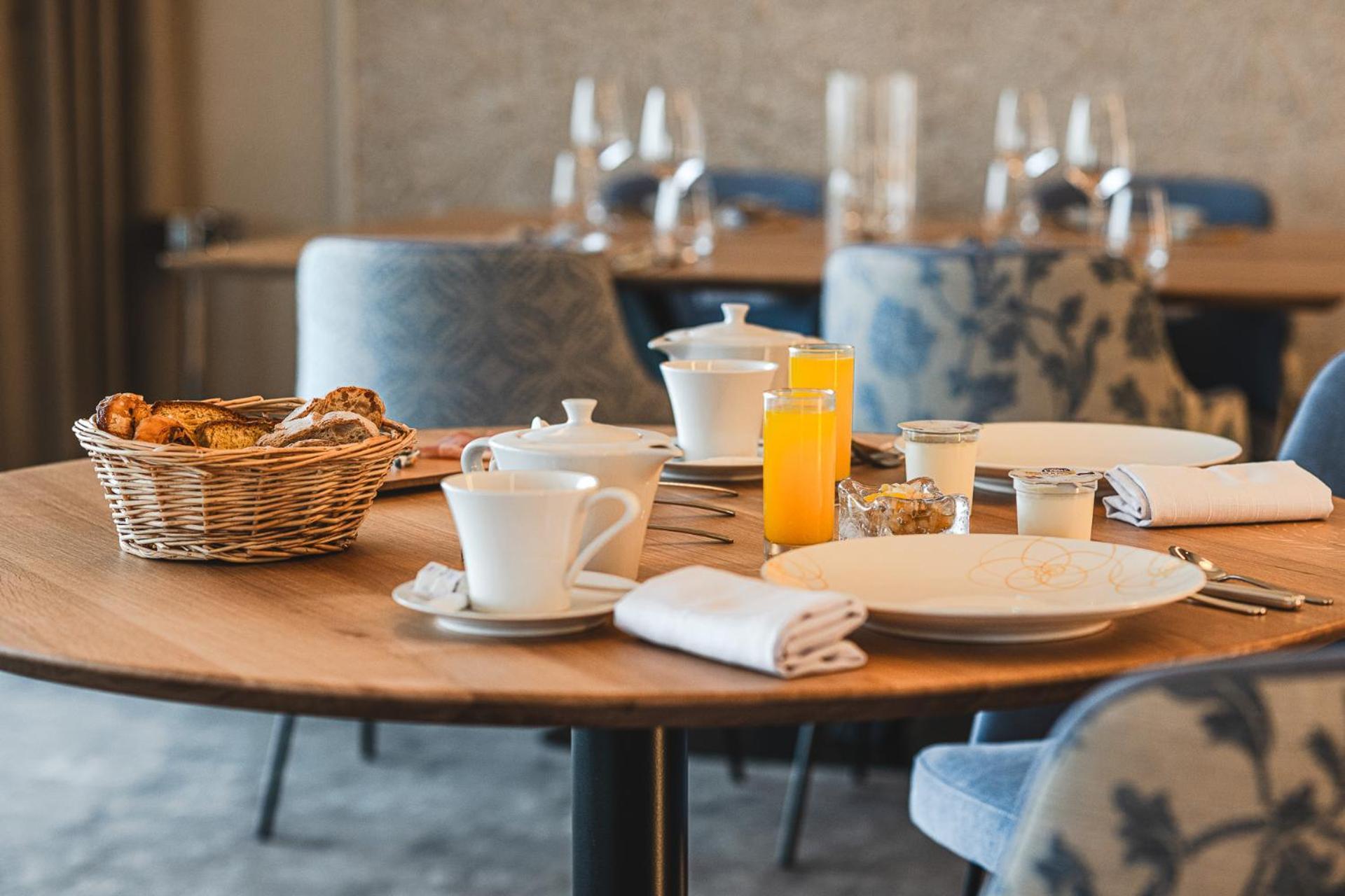 Logis Hotellerie Les Brisants , Restaurant J M Perochon Brétignolles-sur-Mer Exteriör bild
